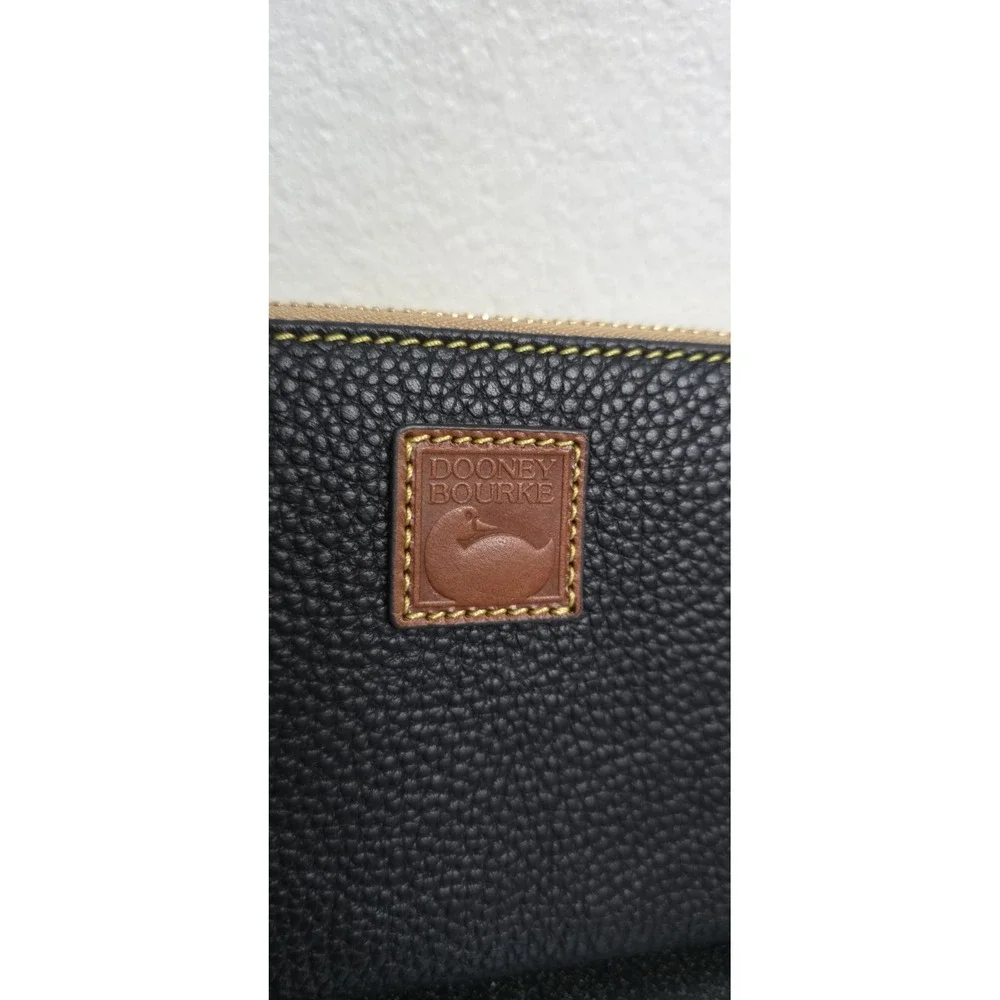 NEW Dooney‎ & Bourke Pebble Grain Big Zip Around Wristlet  Wallet Clutch Black